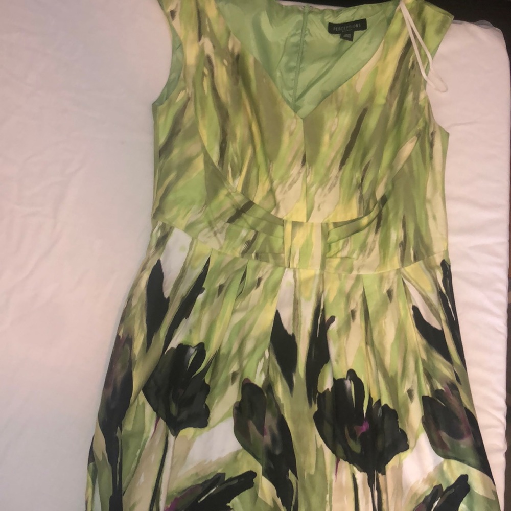 Size 16W green and tulip patterned dress